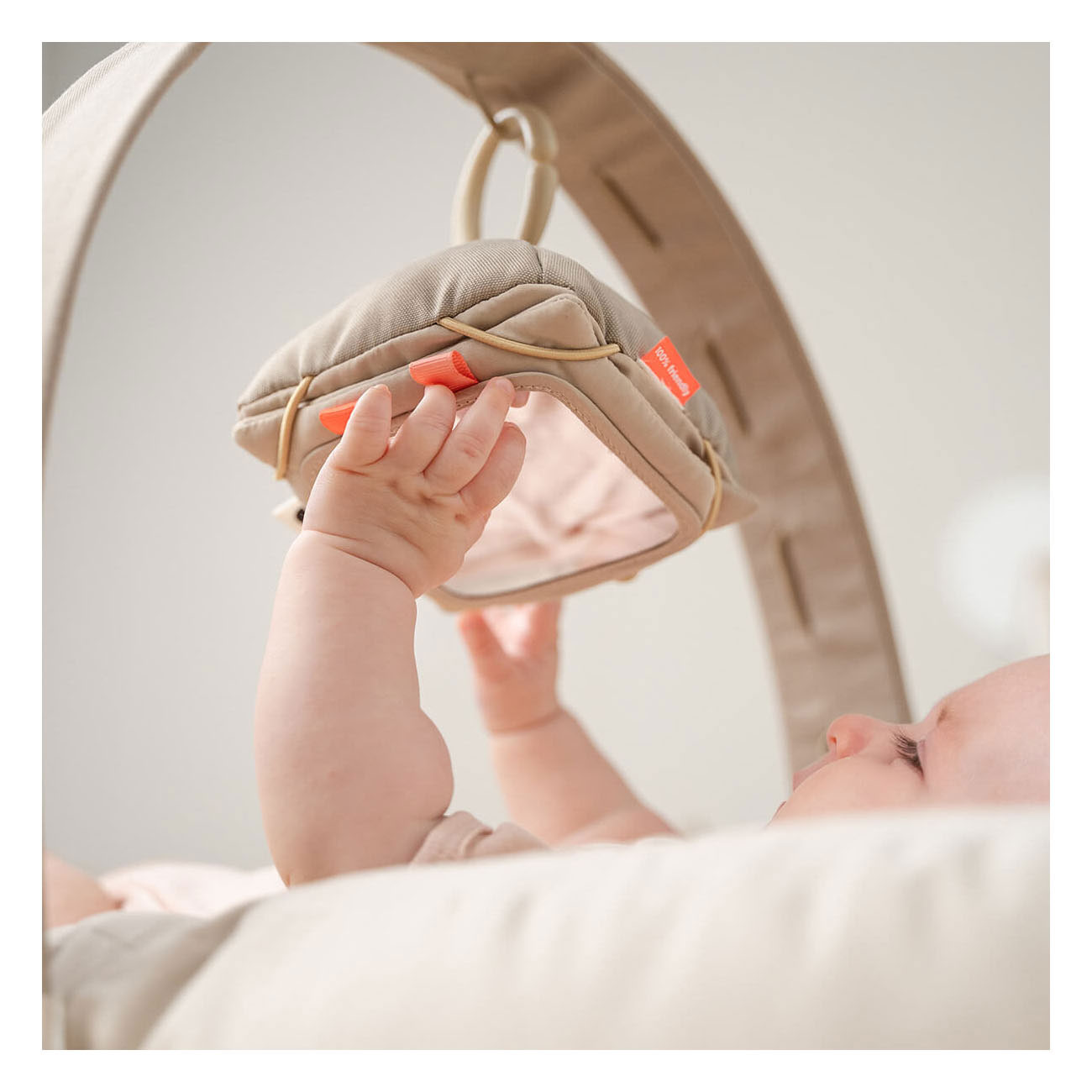 Done by Deer Baby Contrastkaarten Houder Deer Friends - Zand