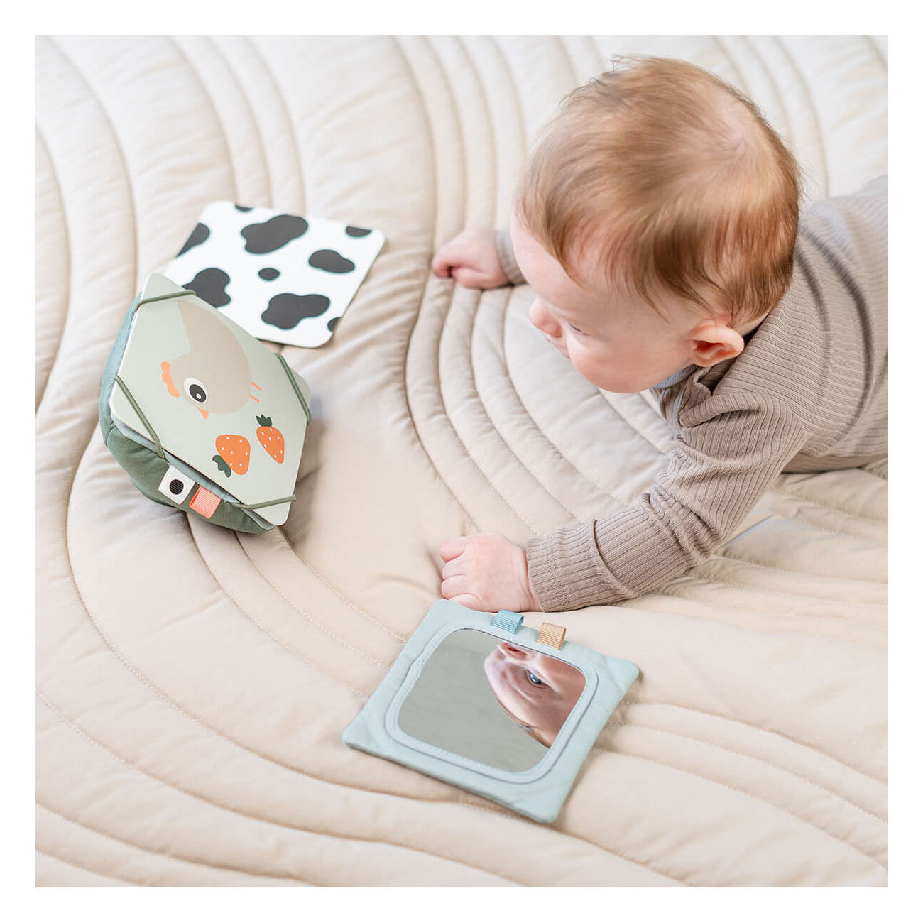 Done by Deer Baby Contrastkaarten Houder Tiny Farm - Groen