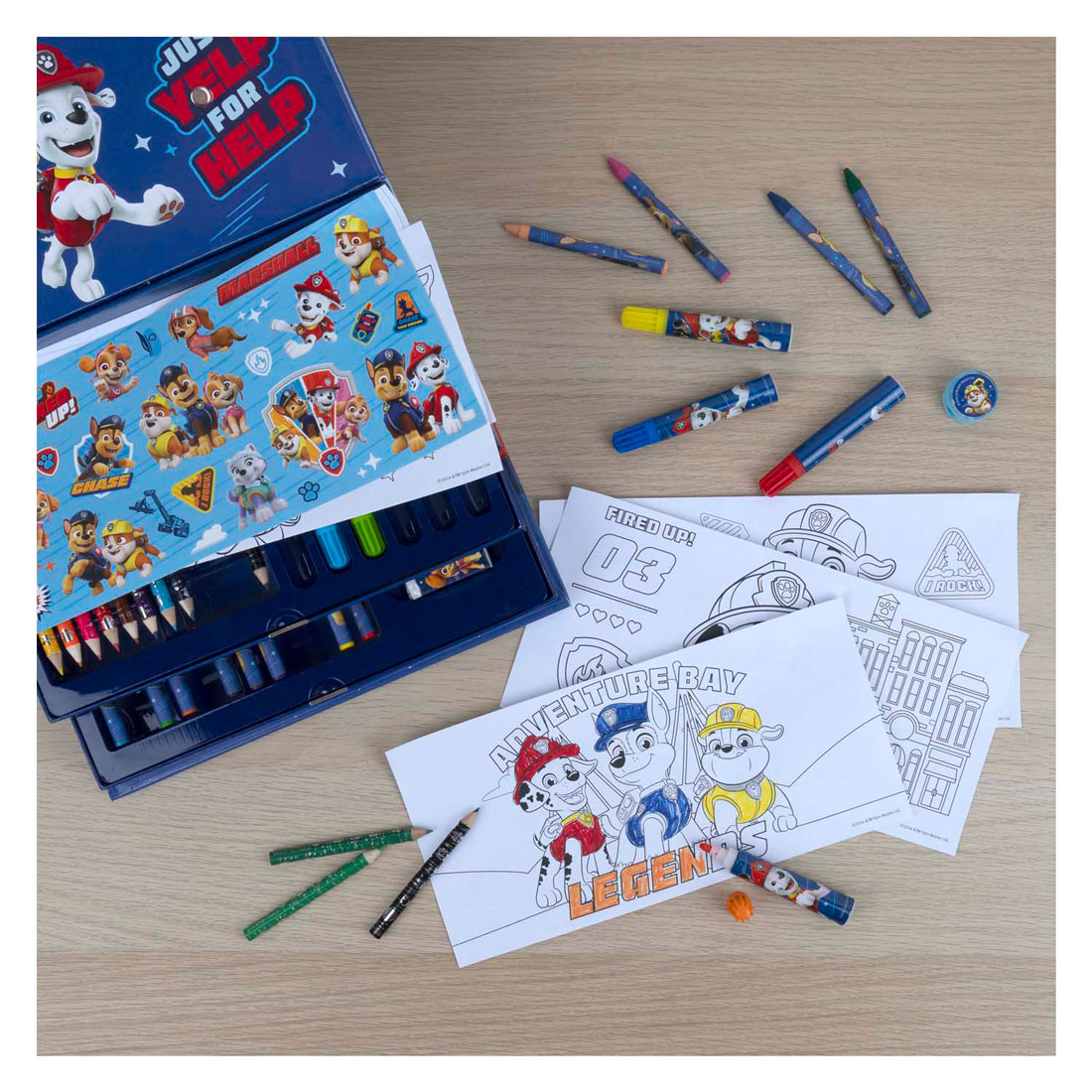 Coffret de coloriage Pat' Patrouille - 44 pièces.