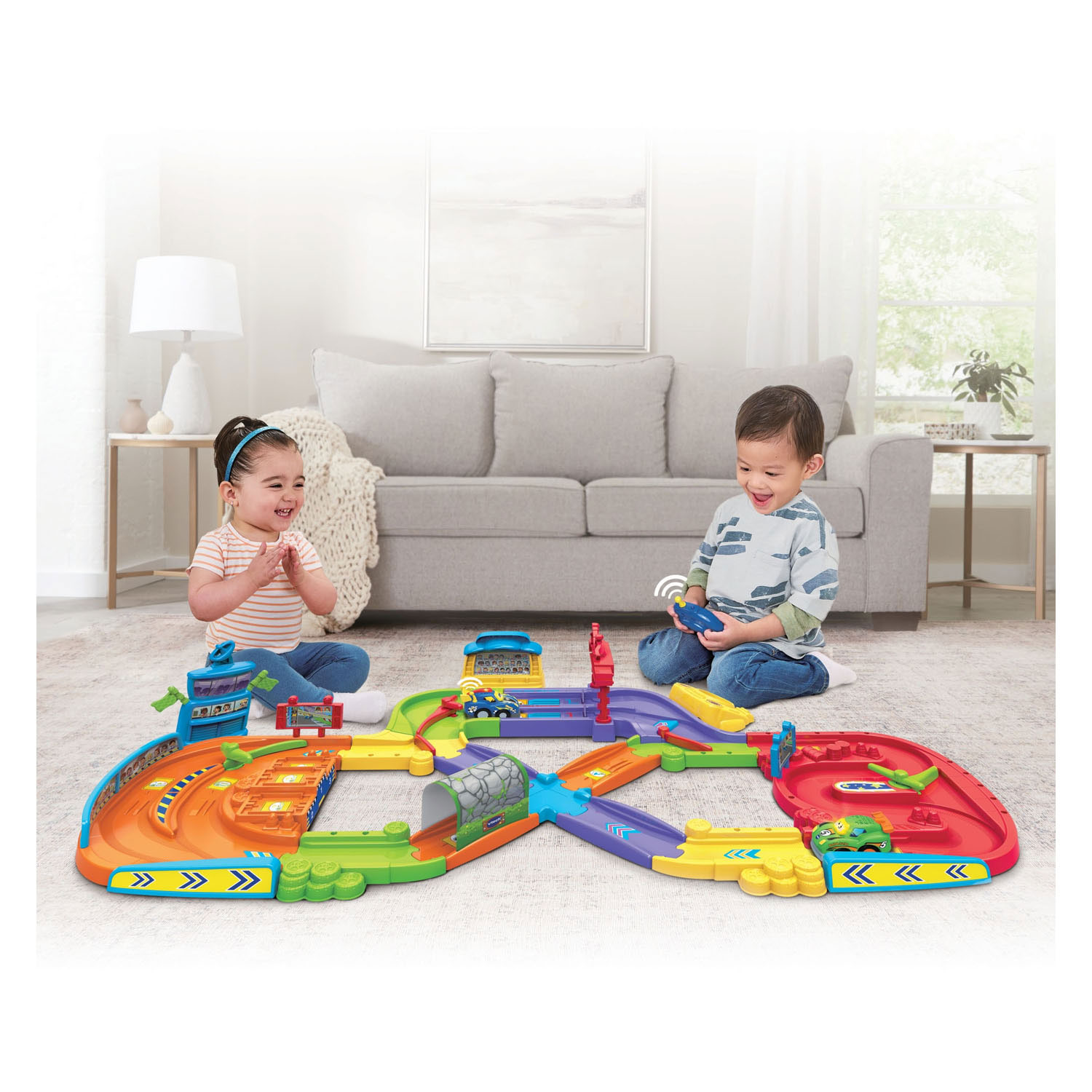 VTech Toot Toot Cars - Mon premier circuit interactif avec 2 voitures
