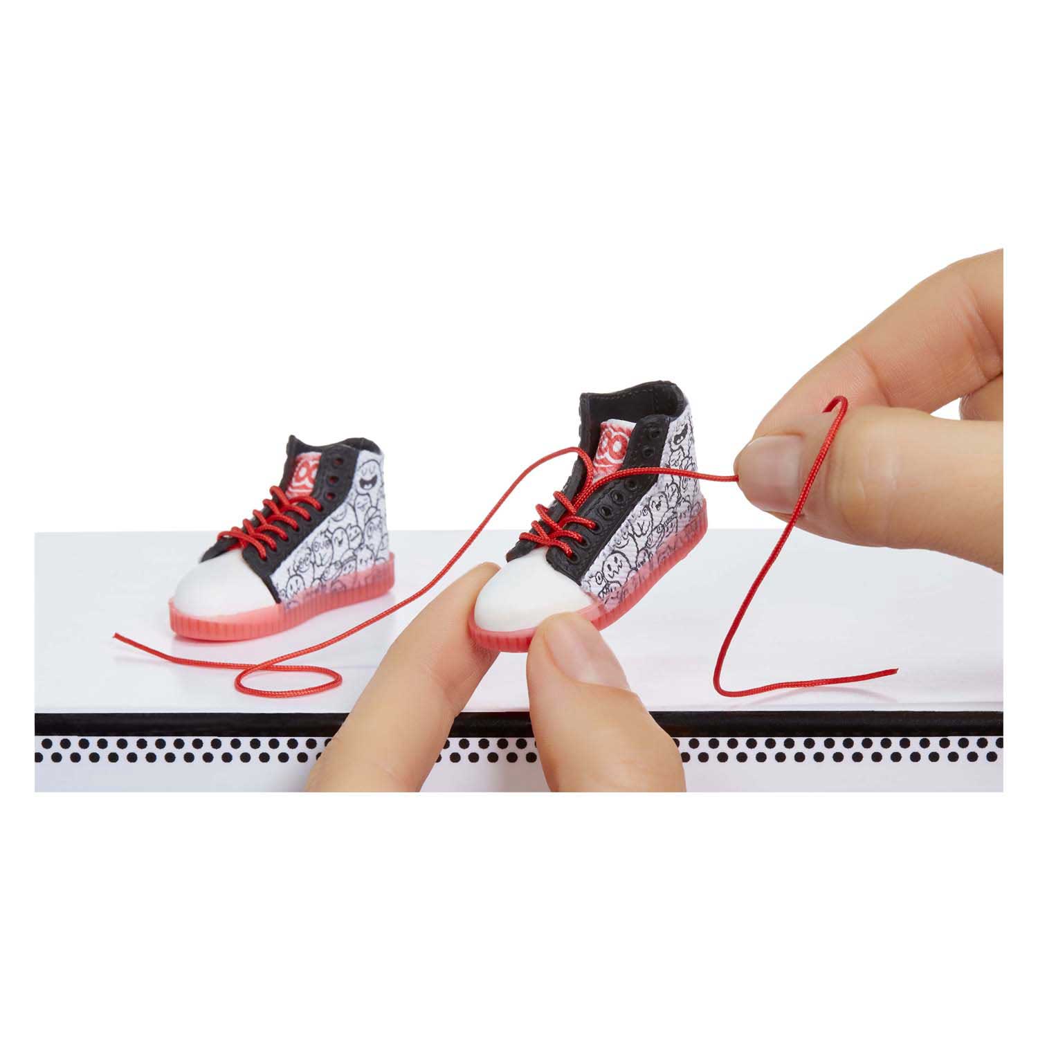 MGA's Miniverse – Make It Mini-Sneaker
