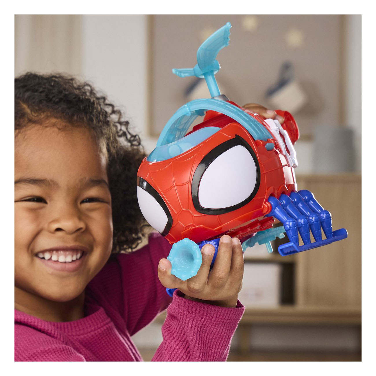 Spidey mit Spidey-Copter-Spielzeughubschrauber