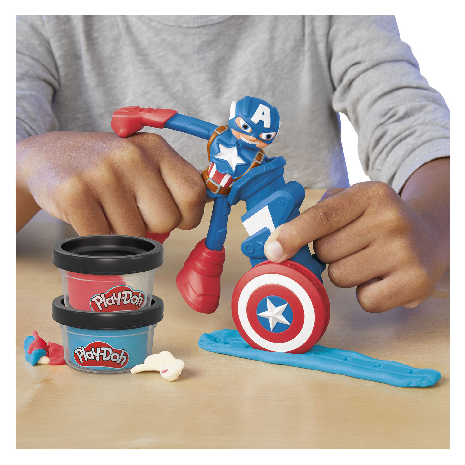 Play-Doh Marvel Captain America Stempelschild - 2 Tontöpfe
