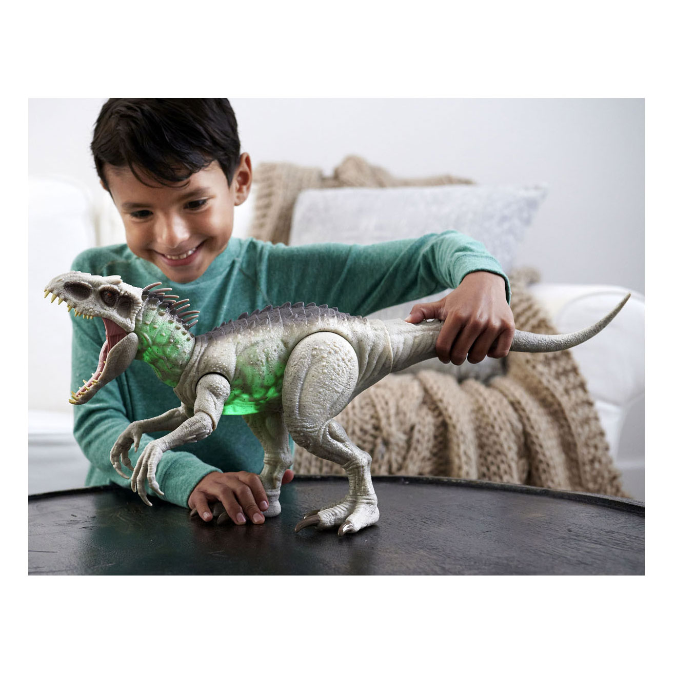 Jurassic World - Figurine de jeu camouflage et combat Indominus Rex Dino