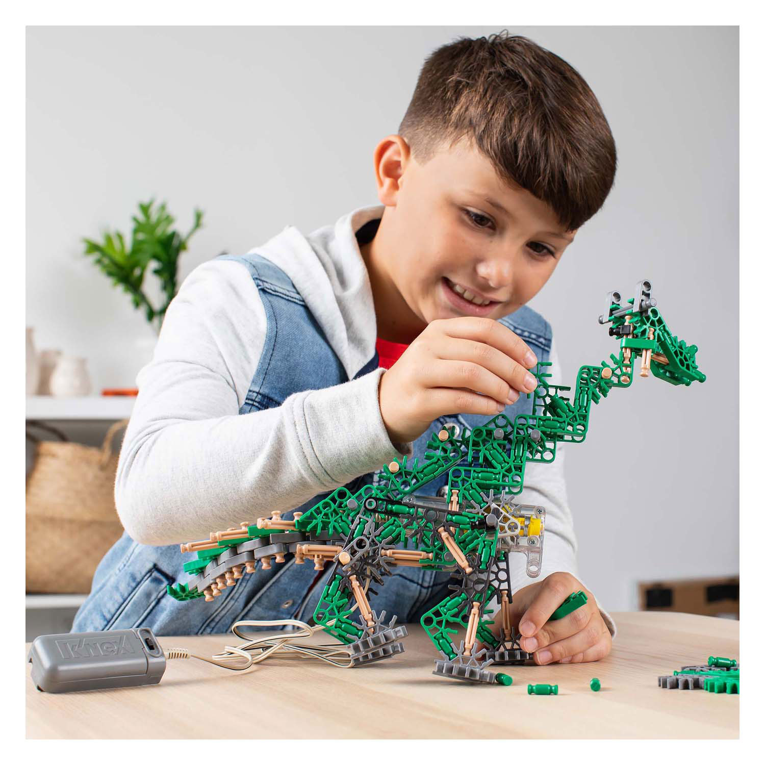 K'Nex Knexosaurus Rex avec moteur, 255 pcs.