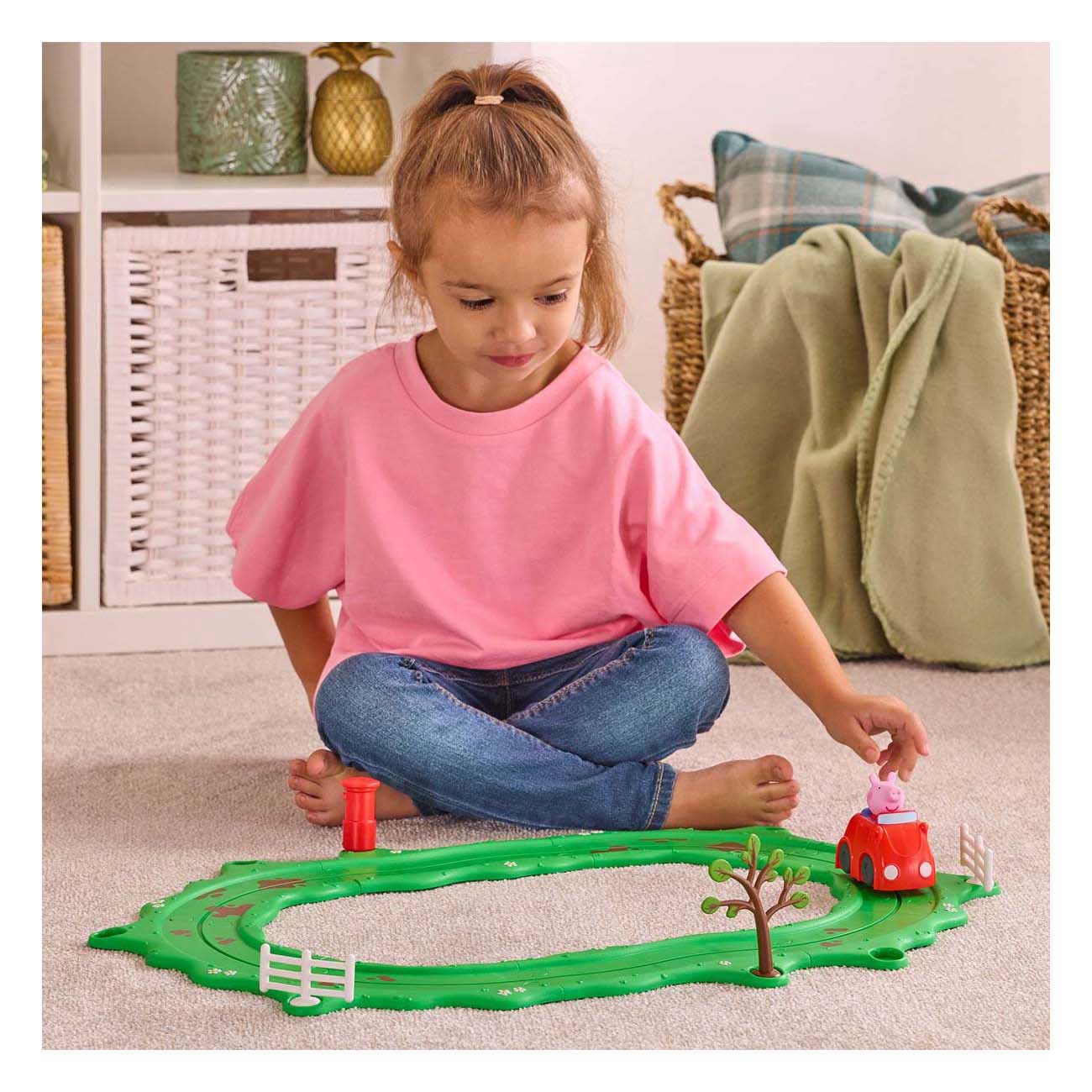 Peppa Pig Whizz Around - Peppa's Kleine Rode Auto Set