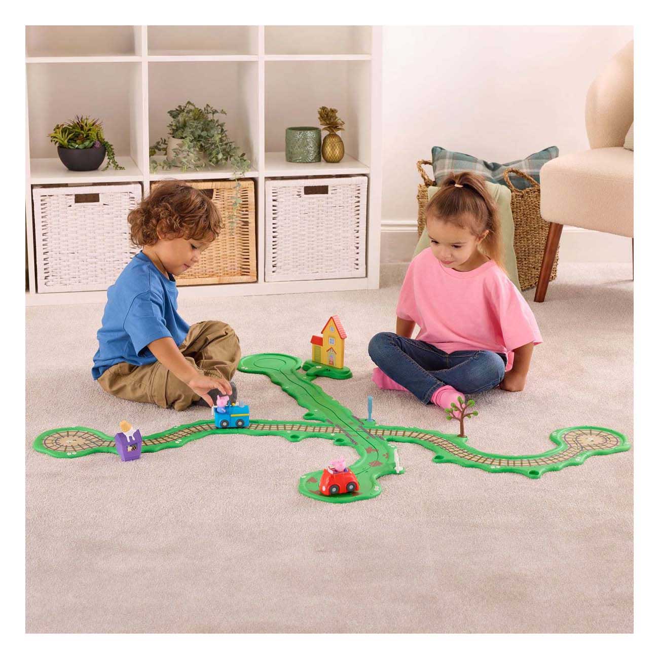 Peppa Pig Whizz Around - Peppa's Rondweg door de Stad Speelset