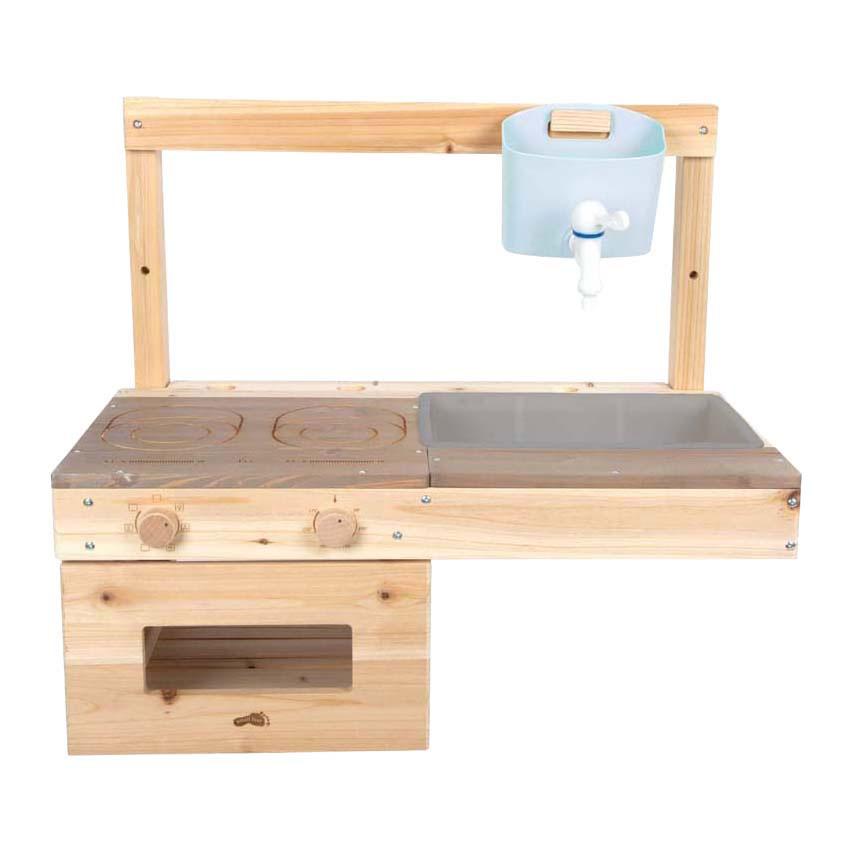 Petite cuisine surélevée en bois et en terre battue