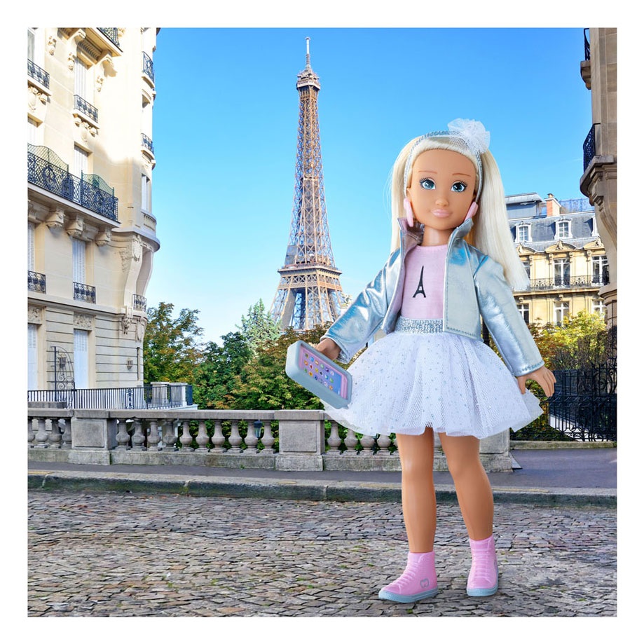 Corolle Girls – Fashion Doll Valentine Paris Fashion Week Set