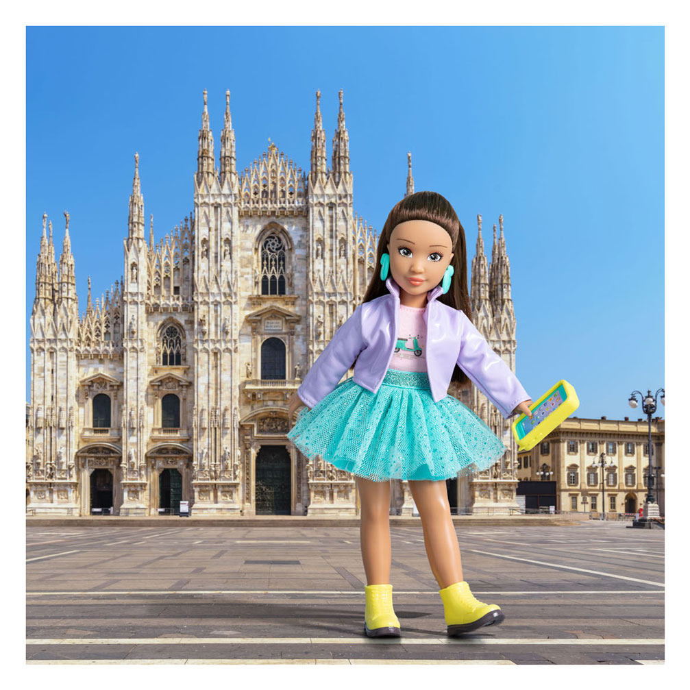 Corolle Girls – Fashion Doll Luna Milan Fashion Week Set