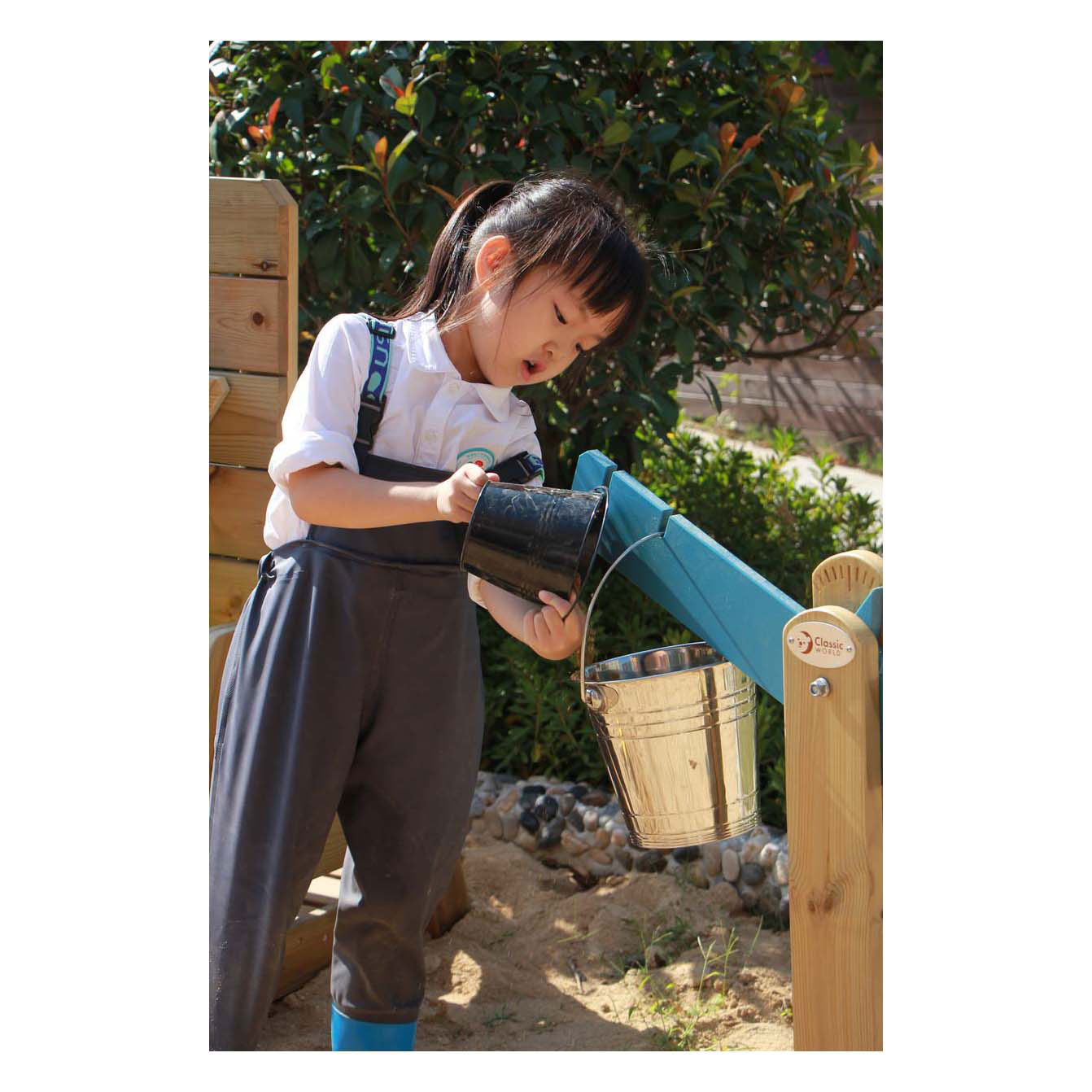 Balance en bois Classic World pour bac à sable