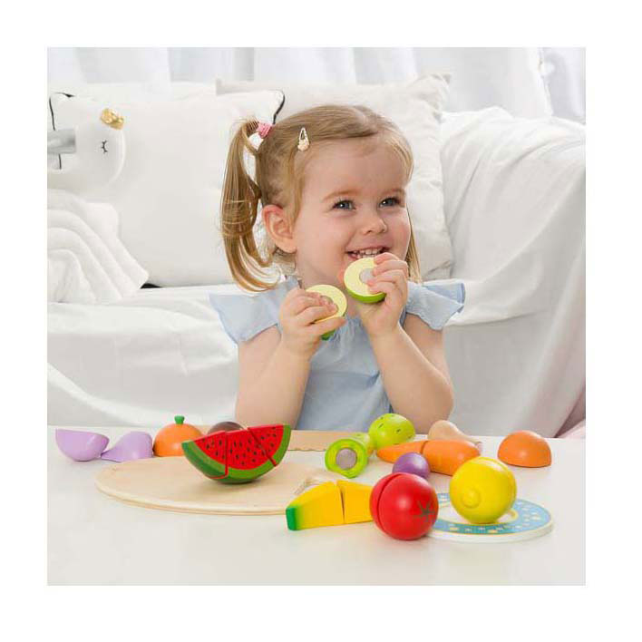 Coupe-fruits en bois Classic World avec planche à découper, 17 pièces.