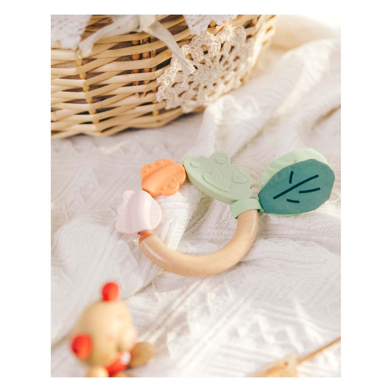 Anneau de dentition en bois Classic World, imitation gazon