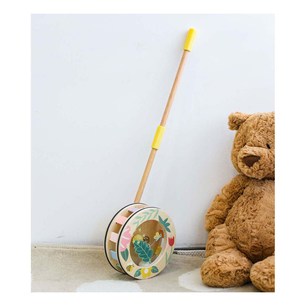 Jouet à pousser en bois Classic World arc-en-ciel