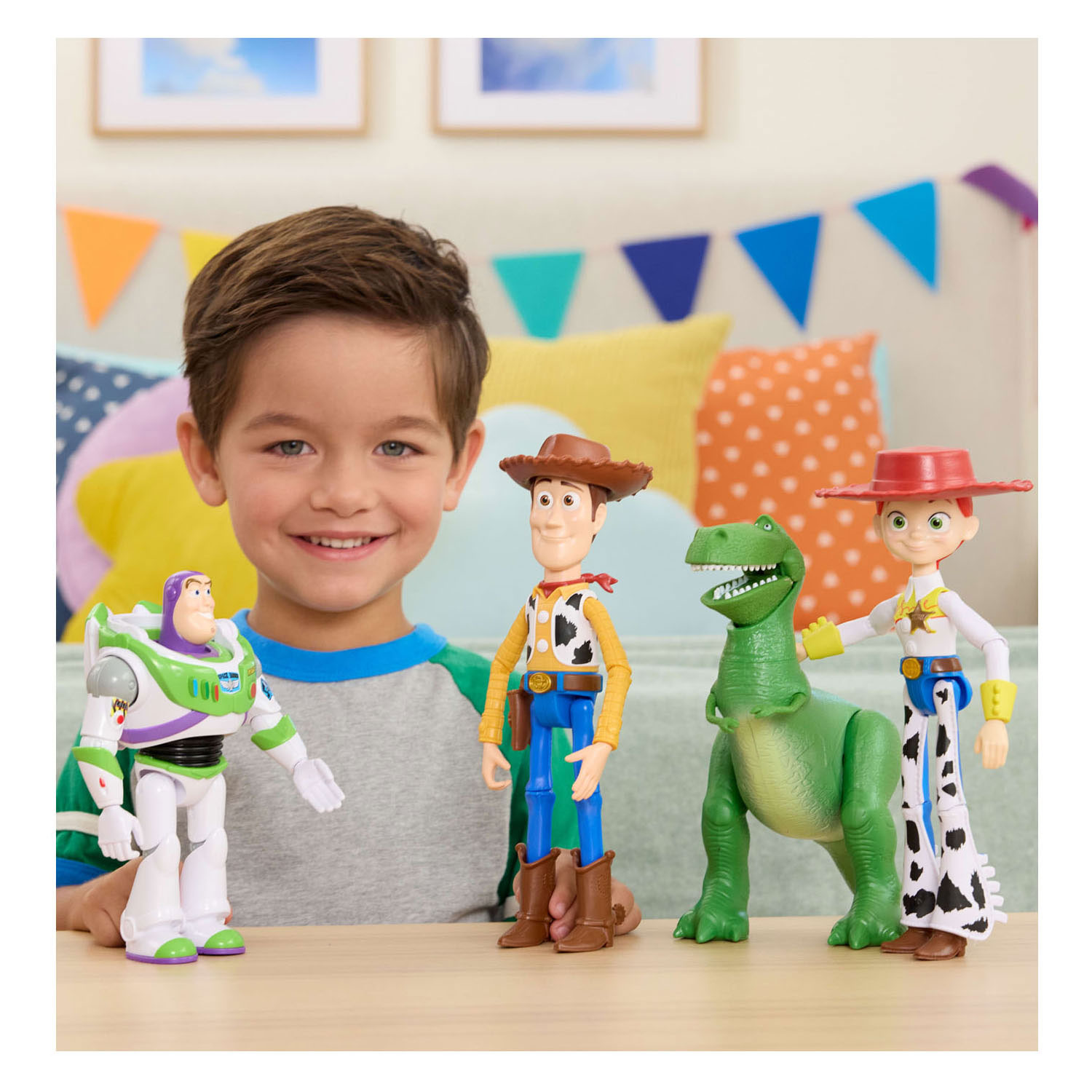 Toy Story 5 – Flying Buzz Figur, 17 cm