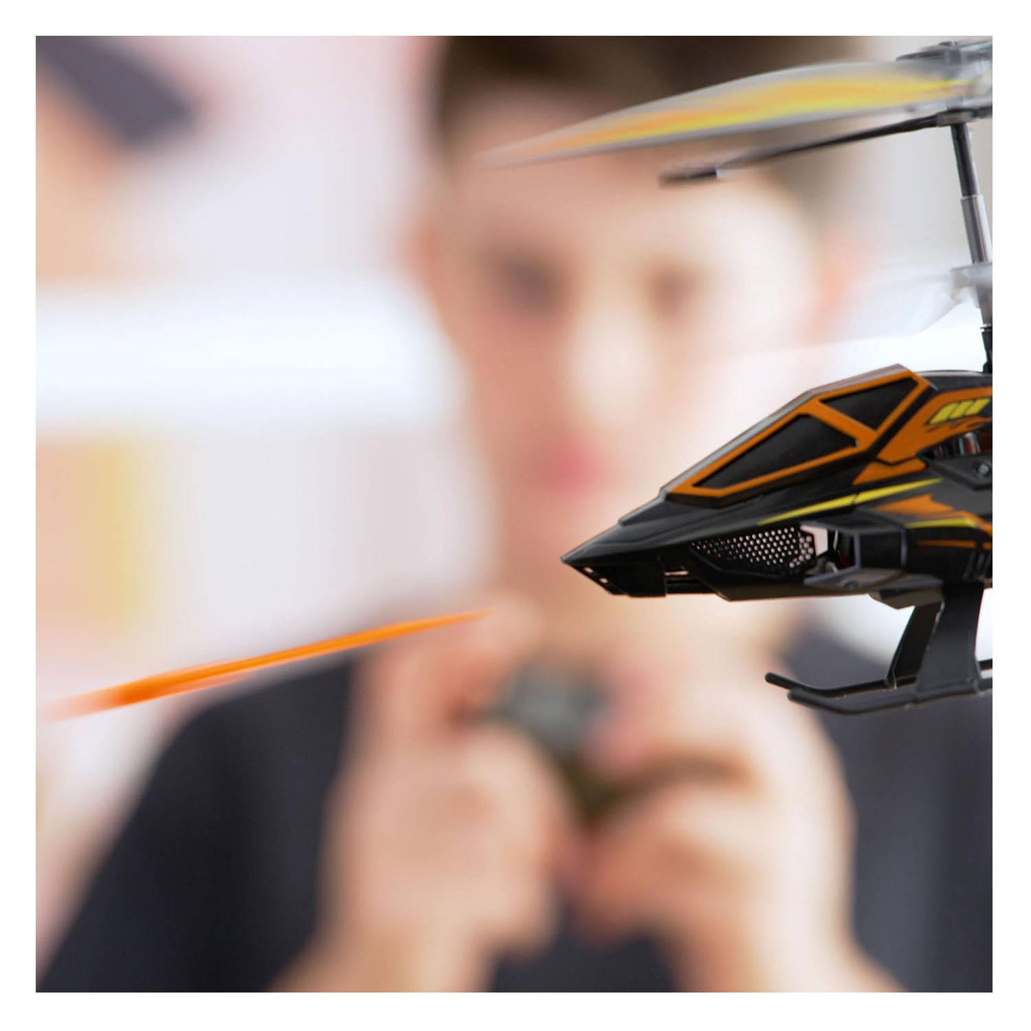 RC-Helikopter-Schwebeflug